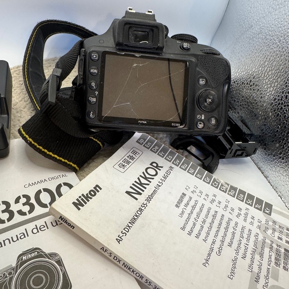 Nikon D3300 Camera - Picture 1 of 8